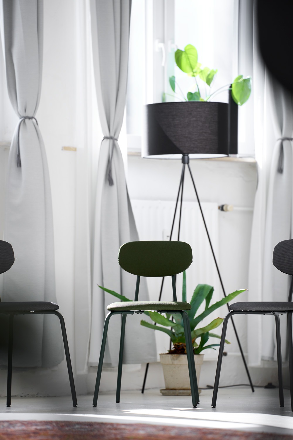 Stühle und Design Möbel im Seminarraum