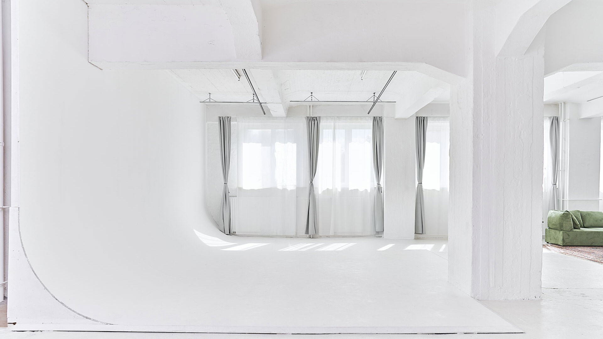Hohlkehle im Mietstudio mit Tageslicht